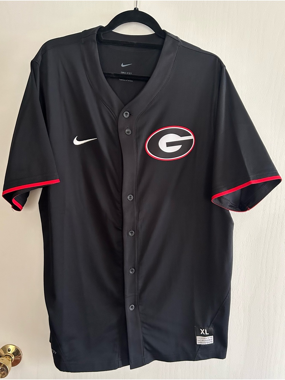 Nike Men’s Black Georgia Bulldogs Button-Up Baseball Jersey with Red Trim